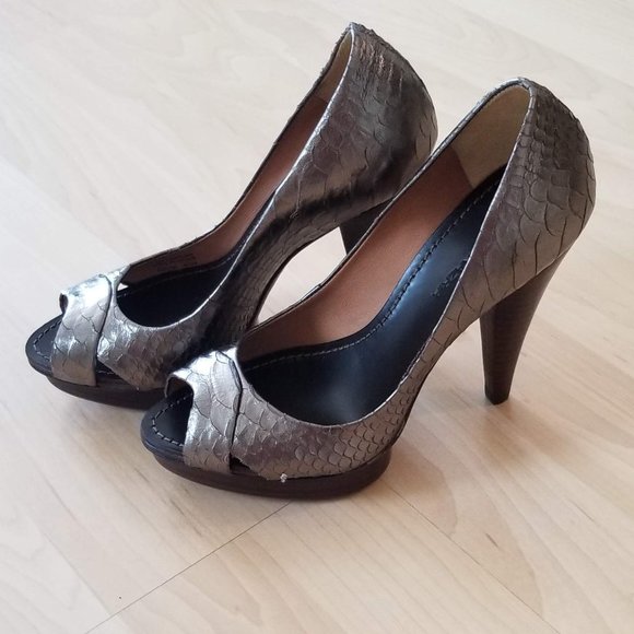 BCBGMaxAzria Nadette snakeskin metallic pumps S6 - Picture 5 of 9
